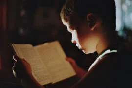 फिजिकल बुक ही क्यों पढ़ें? (Why Read Physical Books)